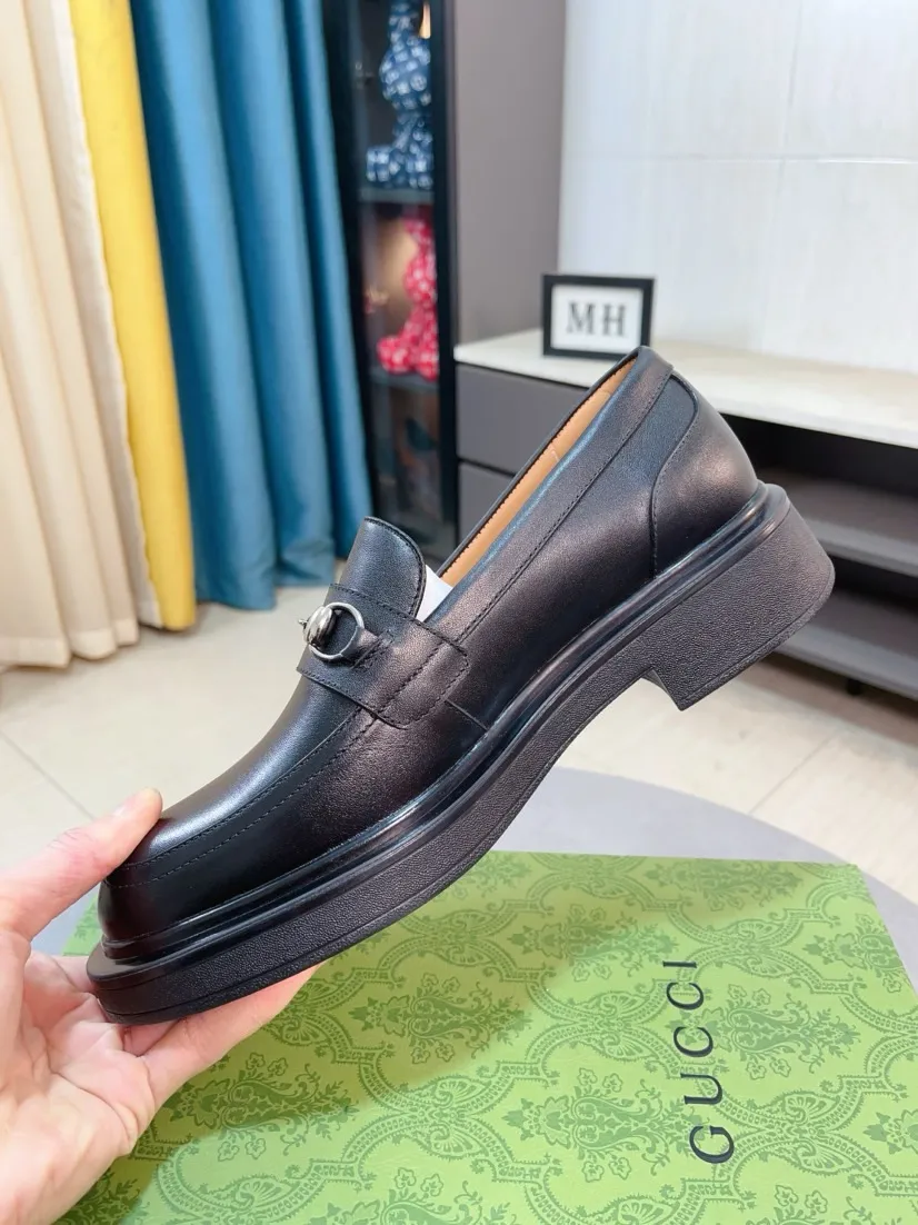Factory price 520🌹🌹 [GUCCI Gucci] A new style of formal men's leather shoes is here ~ The original quality upper is made of cowhide imported from Italy + soft and delicate leather, comfortable and soft first-layer cowhide lining, rubber wear-resistant outsole, the shoe shape is dignified and domineering, and the luxury charm cannot be concealed! The natural and free nouveau riche leads the trend. Code number: 38-44